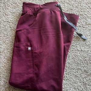 FIGS Women’s Kade Cargo Scrub Pants - Medium Petite